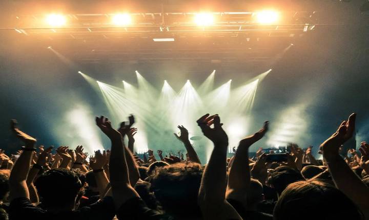 Prefeituras do PR gastaram R$ 625 milhões com cachês de artistas desde 2023; veja quem mais ganhou