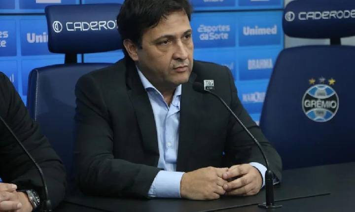 Presidente do Grêmio confirma que Suárez irá tratar dores no joelho com médico na Espanha