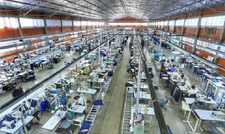 Produção industrial cai em 7 de 15 locais em agosto ante julho, diz IBGE. Paraná teve queda de 1,5%