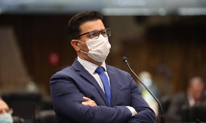 Ratinho Jr. isenta 17 bilhões a empresários e diz não ter caixa para servidores
