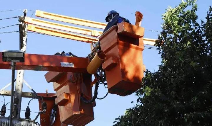 Reclamações contra a Copel aumentam 55% após privatização e consumidores de Santa Helena relatam falhas graves no agro