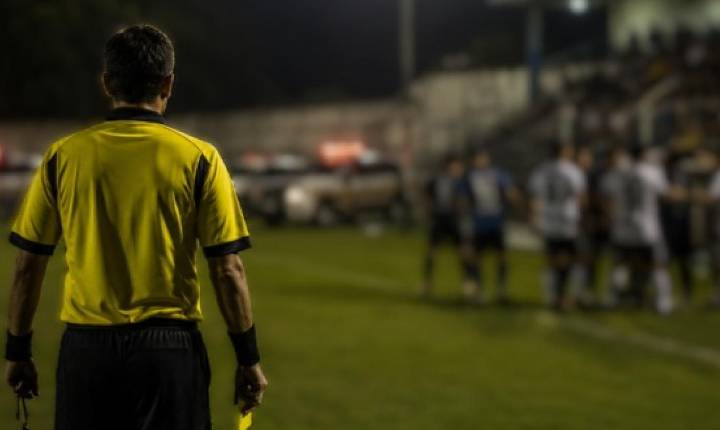 Santa Helena: Condutas antidesportivas fazem arbitragem desistir e campeonato de futebol é suspenso