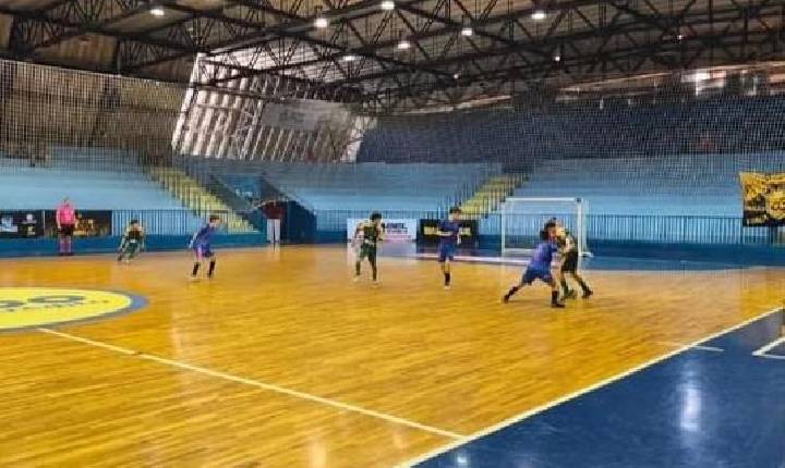 Santa Helena estreia com vitória e avança à segunda fase do Paranaense de Futsal Sub-15