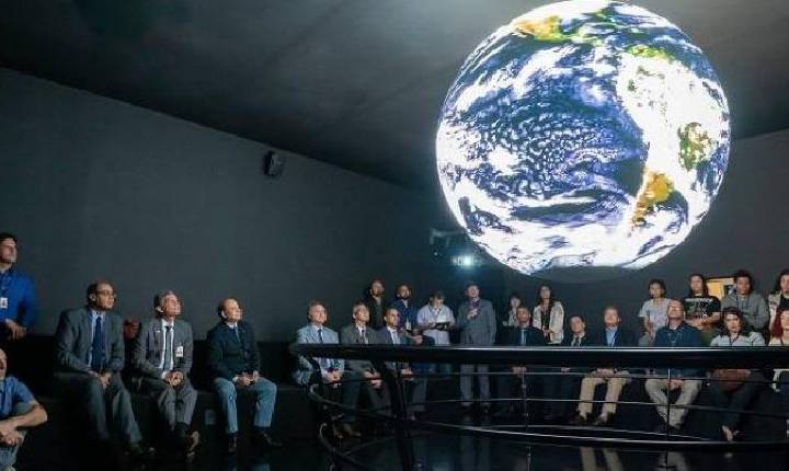 Santa Helena recebe experiência imersiva da Itaipu que permite alunos ‘viajar’ pelo planeta Terra