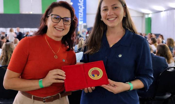 Santa Helena recebe Selo Ouro Nacional em Alfabetização em cerimônia em Brasília