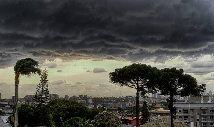 Semana terá chuva e até temporais no Paraná, mas com volume menor do que a anterior