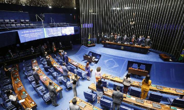 Senado aprova projeto que equipara crimes de injúria racial e racismo