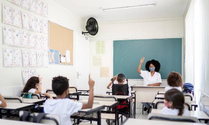 Senado vota PEC que desobriga gasto mínimo em educação por 2 anos