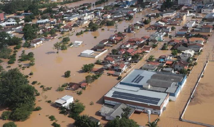 Situação em Santa Catarina é grave e continua chovendo, alerta Defesa Civil