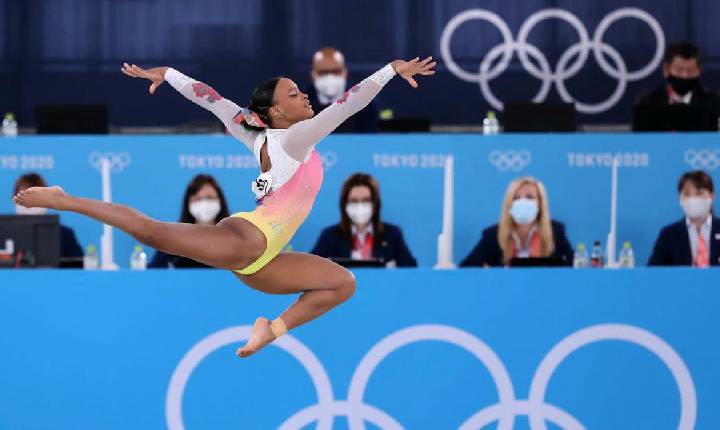 Tóquio: após ouro e prata, Rebeca Andrade fica em 5º lugar no solo