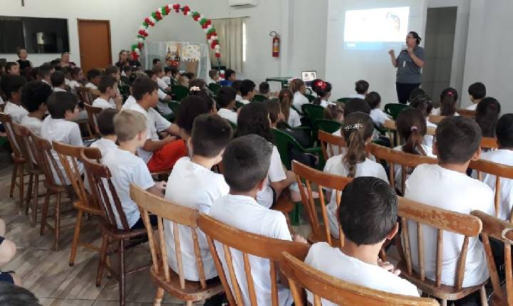 Trabalho a campo e interação com escolas são estratégias para parar dengue em SH