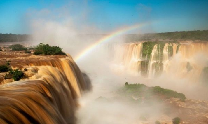 Vazão das Cataratas atinge 4 milhões 590 litros, 3 vezes maior que o normal