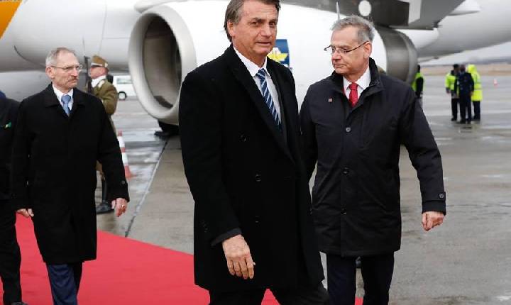 Viagens de Bolsonaro custaram R$ 16 milhões aos cofres públicos
