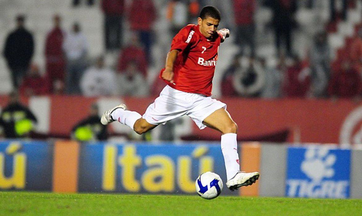 Guerrero segue fora contra o Táchira, e Taison é relacionado para estreia