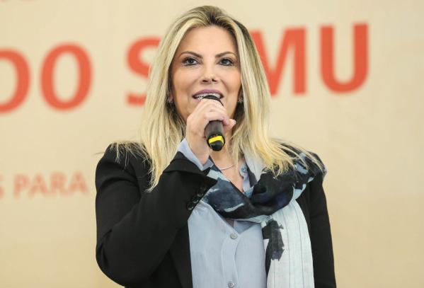 Bolsonaro nomeia mulher de líder do governo em Itaipu