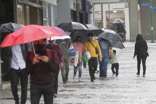 Temperaturas caem em todo o Paraná, mas Dia das Mães deve ser mais quente