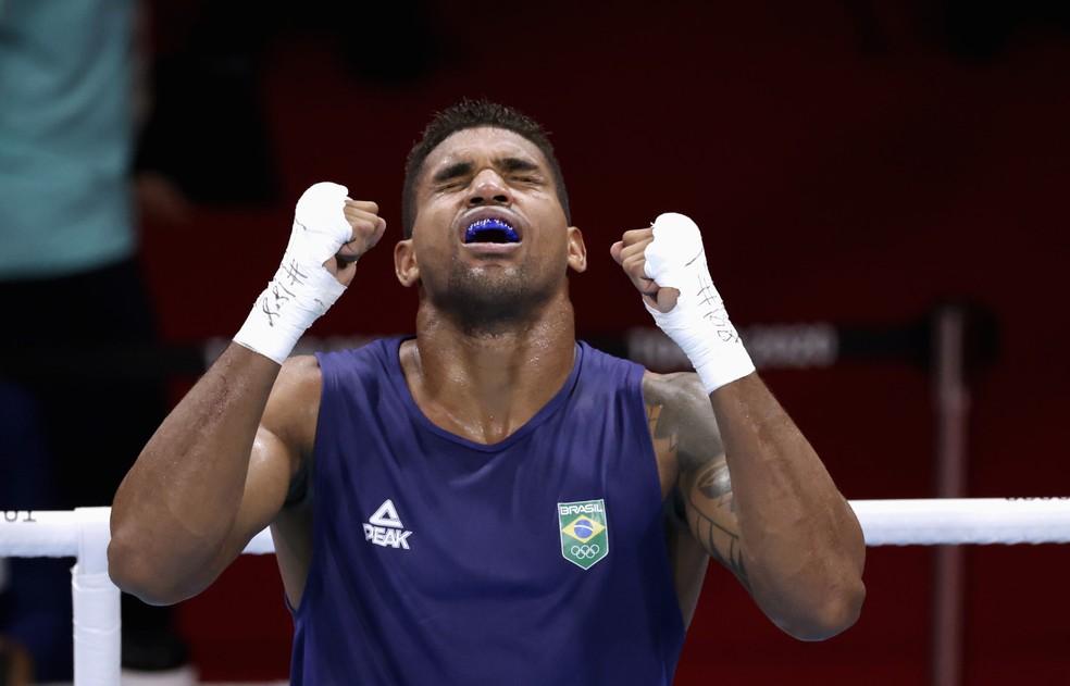 Abner Teixeira derrota jordaniano e garante ao menos o bronze no boxe na Olimpíada de Tóquio