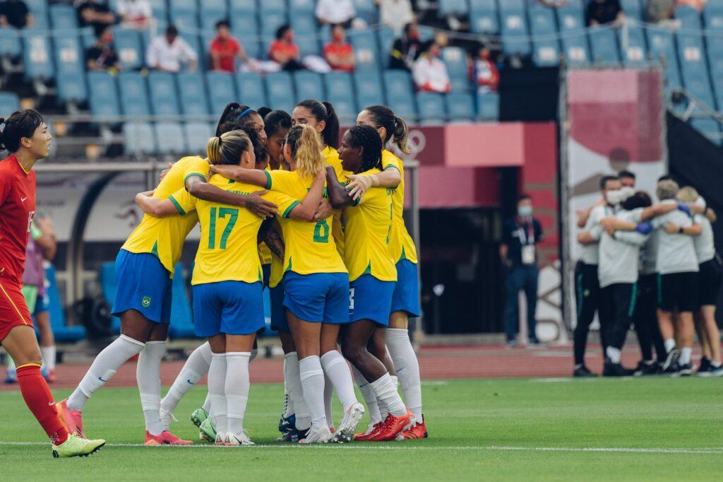 Seleção feminina goleia China na estreia do Brasil na Olimpíada