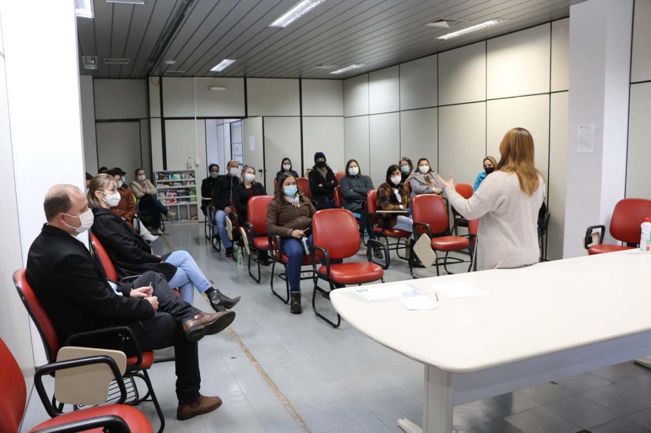 Servidores recebem certificado de formação na metodologia Coach