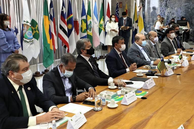 Ministros avaliam que Bolsonaro deve faltar a reunião com governadores e evitar palanque para Doria