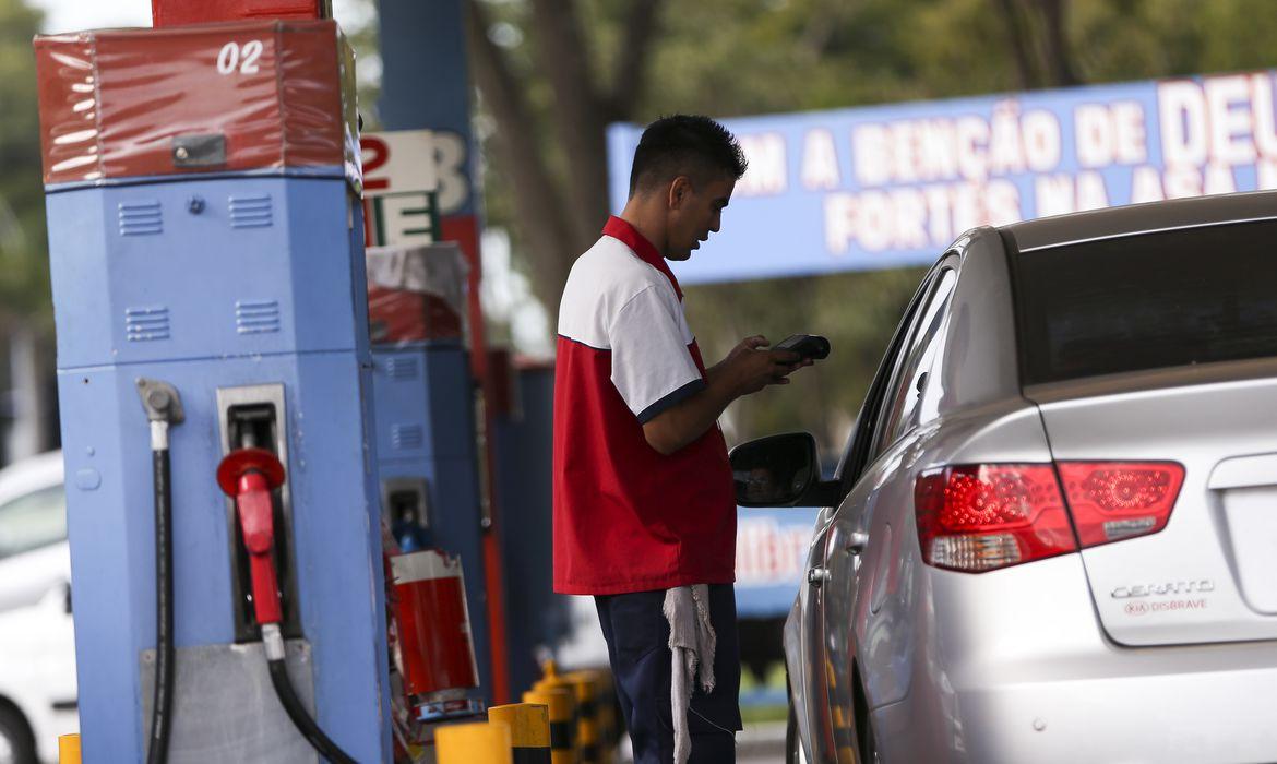 Novo preço da gasolina nas refinarias passa a valer nesta quinta-feira (12)