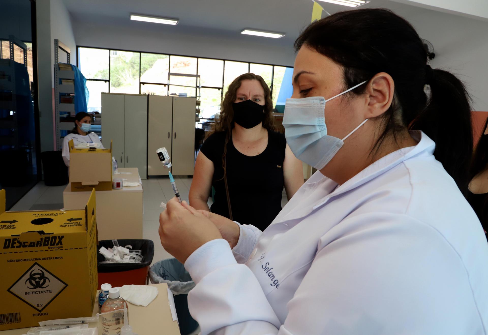 Paraná receberá nesta semana mais 187.470 vacinas contra a Covid-19