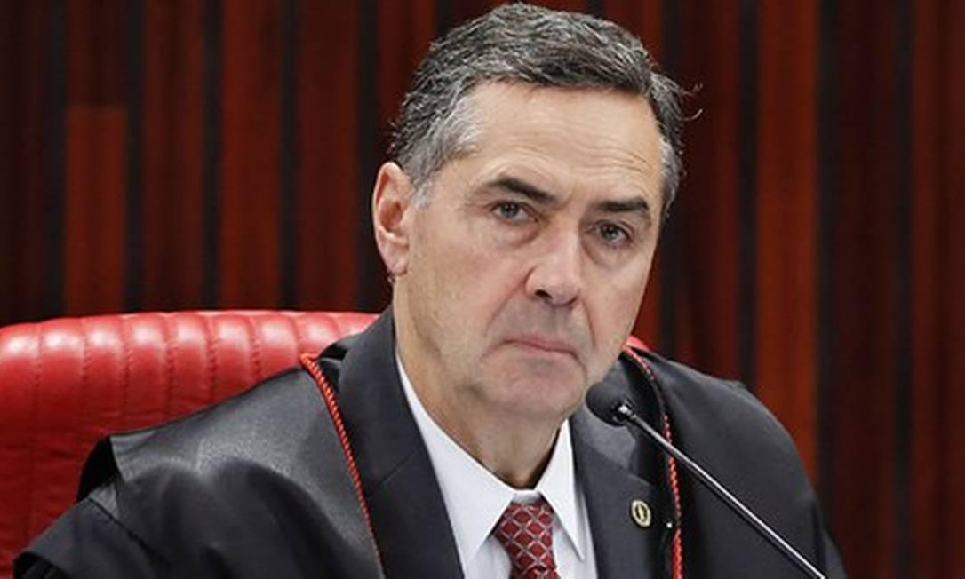 'A falta de compostura nos envergonha perante o mundo', diz Barroso em resposta a ataques de Bolsonaro