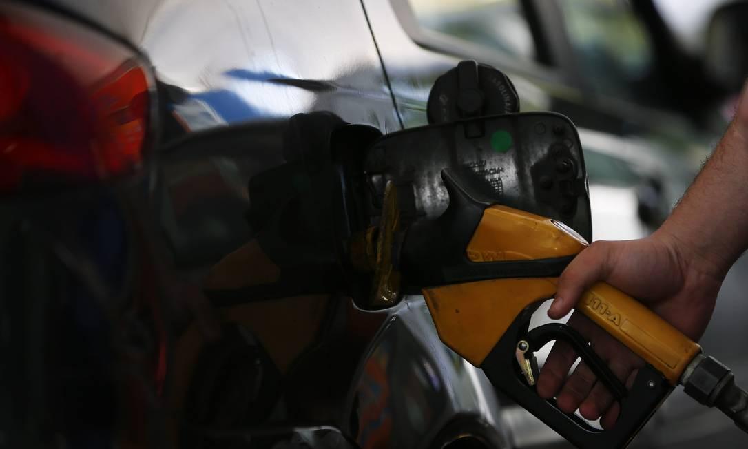Gasolina: “Mais de R$ 6 o litro é muito pesado”