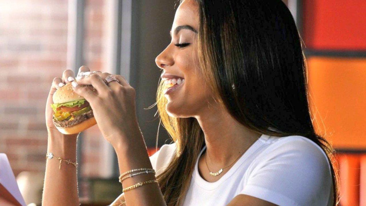Nos EUA, Burger King lança combos com nomes reais de cantores, incluindo Larissa Machado (Anitta)