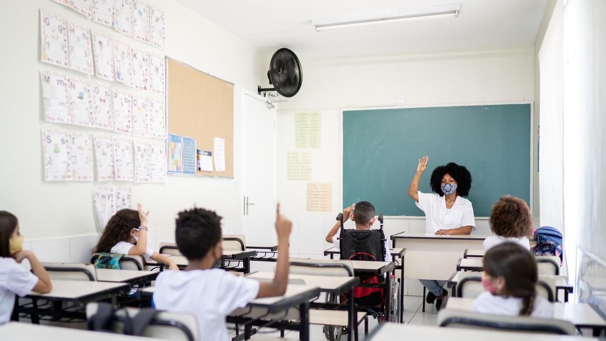 Senado vota PEC que desobriga gasto mínimo em educação por 2 anos