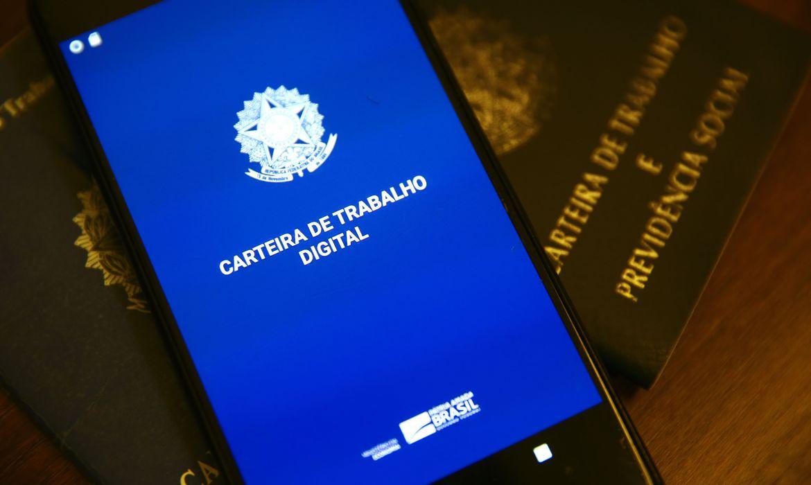 Aumenta emprego formal e informal, mas cai rendimento médio