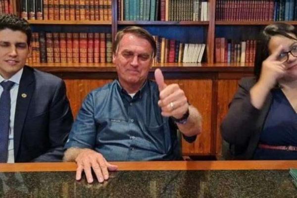 YouTube também exclui live de Bolsonaro com falsa relação entre vacina e aids