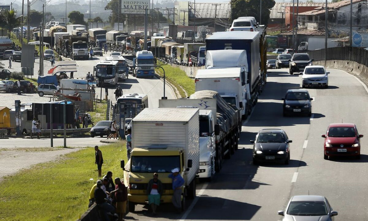 Após decisão do STF, Justiça nega recurso de caminhoneiros por bloqueios