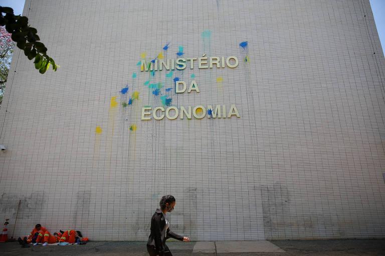 Governo corta projeção do PIB e espera inflação maior em 2021 e 2022