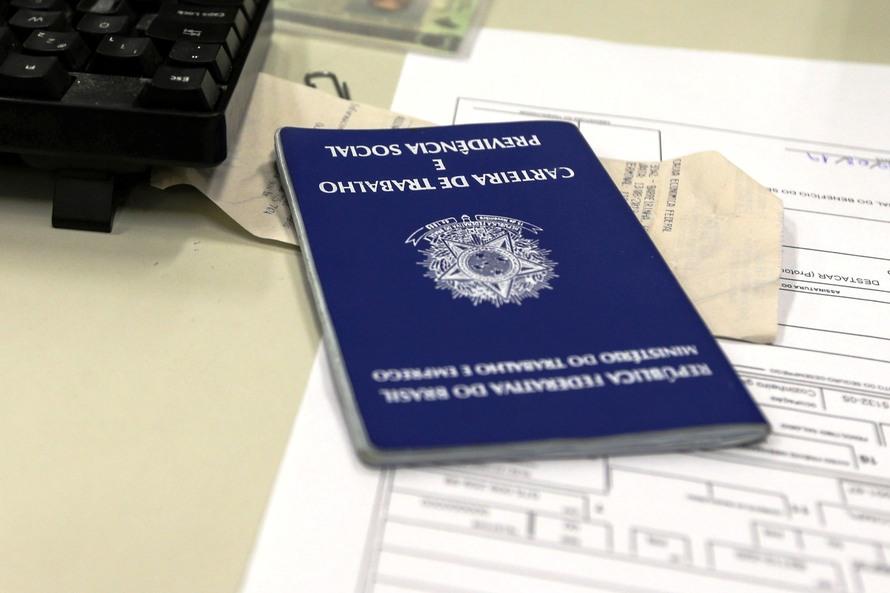 Salário mínimo regional será reajustado em 100% do INPC e deve partir de R$ 1,6 mil