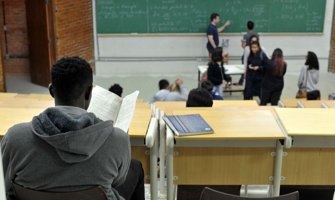 Estudantes têm até esta sexta-feira para se inscrever no Prouni