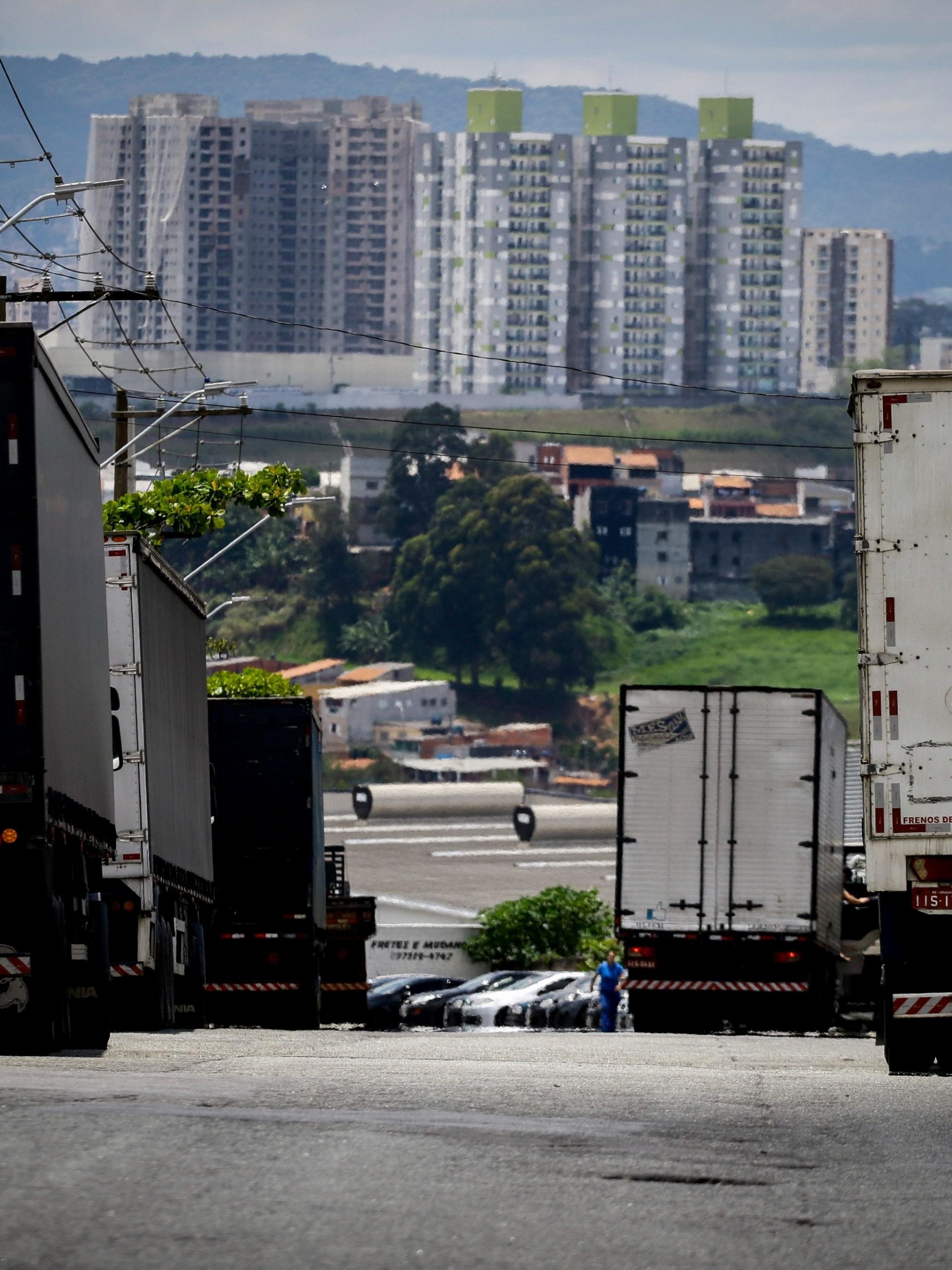 Cegonheiros e transportadores de combustíveis iniciam paralisação hoje