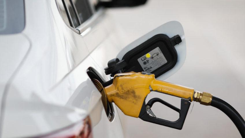 Com alta do petróleo, preço da gasolina chegaria a R$ 8 o litro