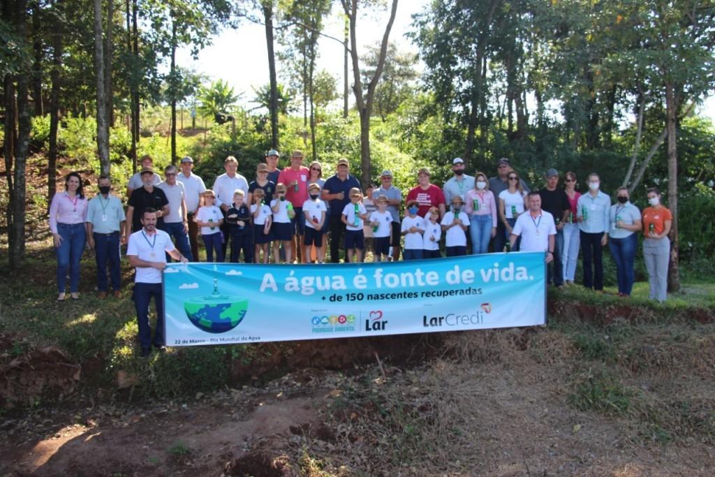 Dia da Água é comemorado com recuperação de nascente e plantio de árvores em SH