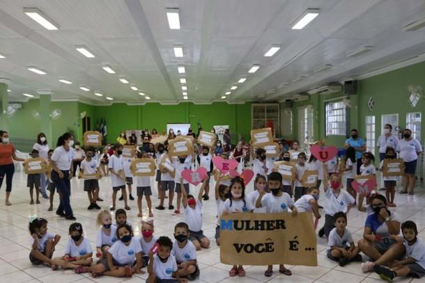 Em comemoração ao Dia da Mulher, CRAS promove encontro intergrupos em Santa Helena