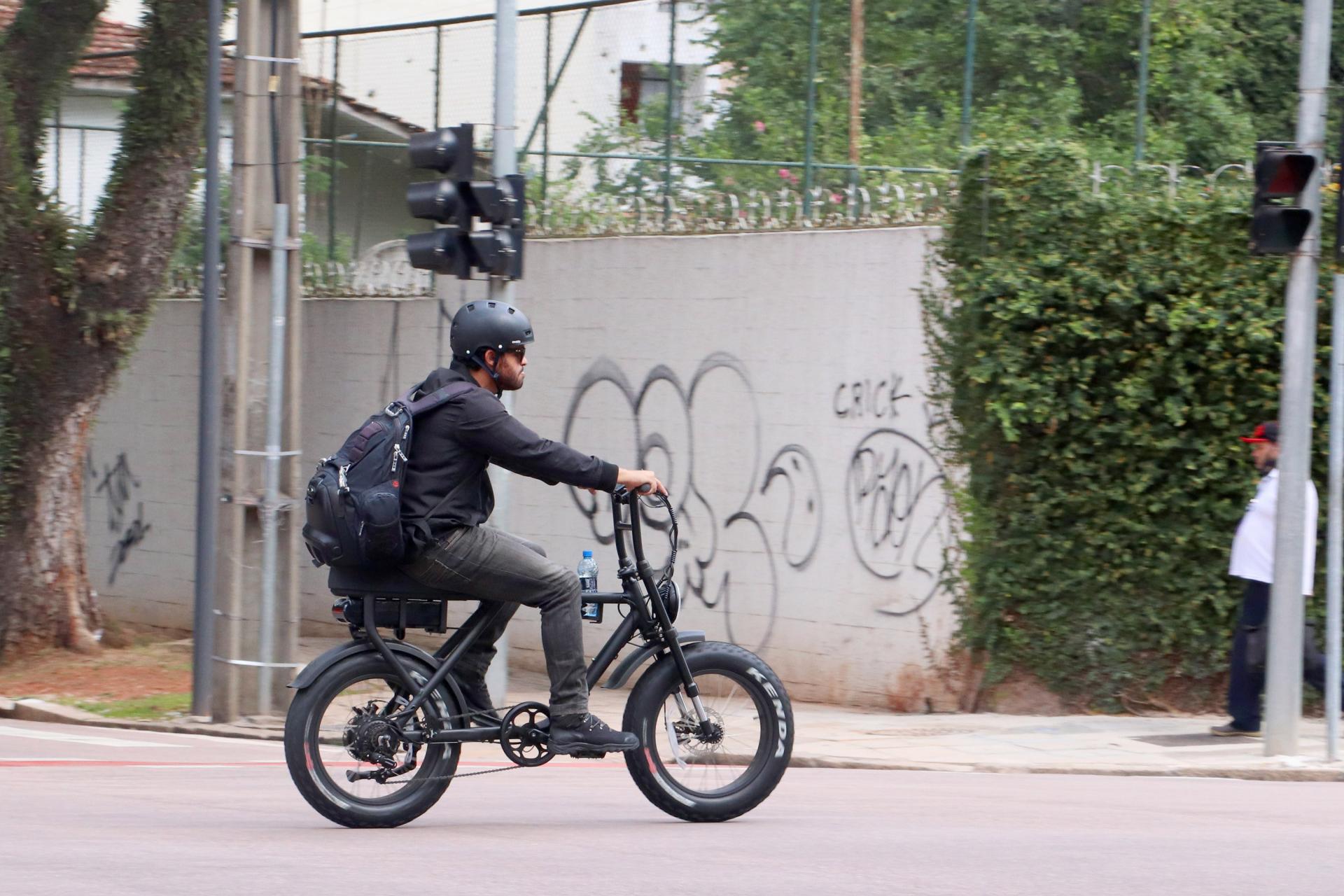 Ciclomotores e bicicletas elétricas precisam seguir recomendações de segurança no trânsito