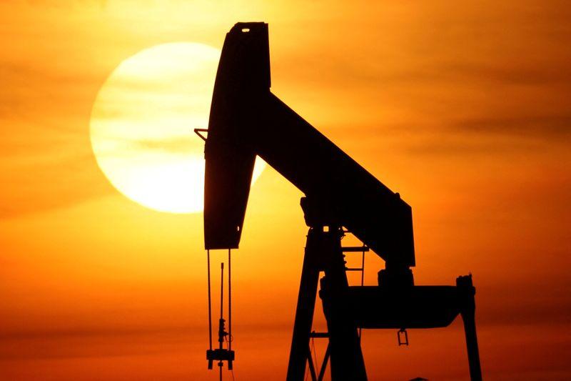 Preços do petróleo recuam e marcam queda de quase 5% na semana