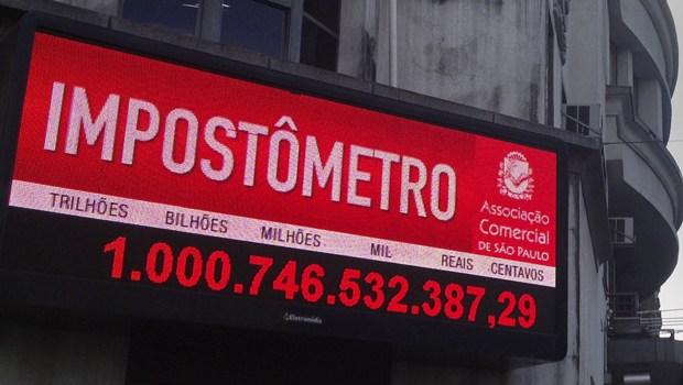 Brasileiros já pagaram R$ 1 tri em imposto no ano, diz Impostômetro