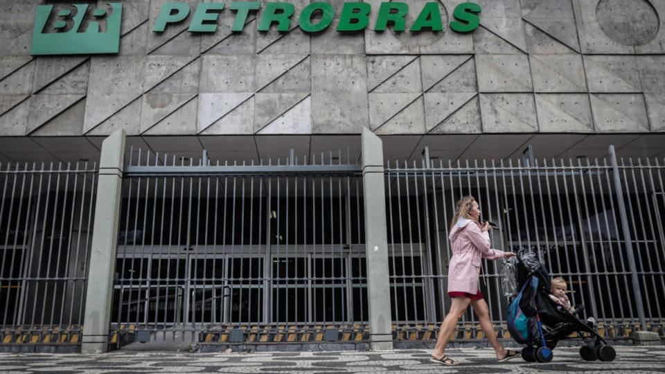 Governo não manda lista de candidatos e atrasa convocação de assembleia para trocar presidente da Petrobras