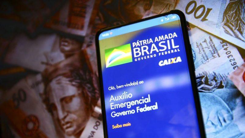 Inflação alta e salários em queda limitam impactos do Auxílio Brasil, dizem economistas