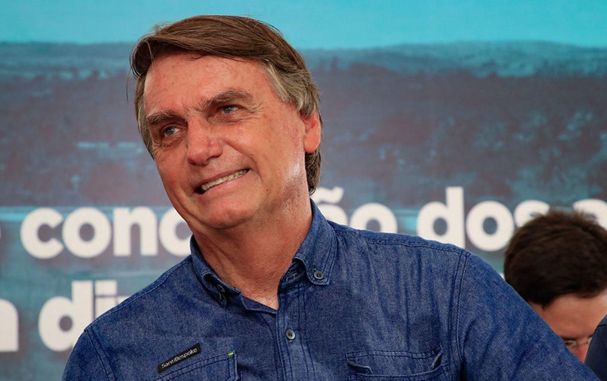 Internet reage a gastos milionários de Bolsonaro no cartão corporativo