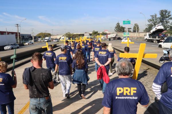 Policiais Rodoviários Federais fazem ato em Curitiba por valorização de carreira