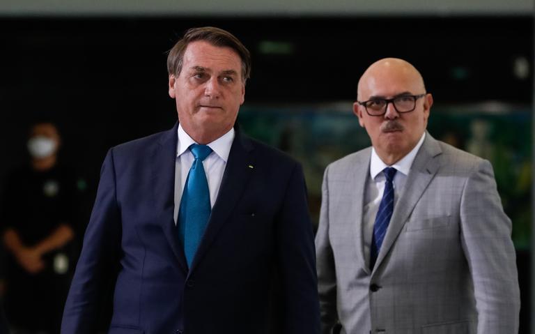 Campanha de Bolsonaro deixa tema da corrupção em 2º plano após escândalo no MEC
