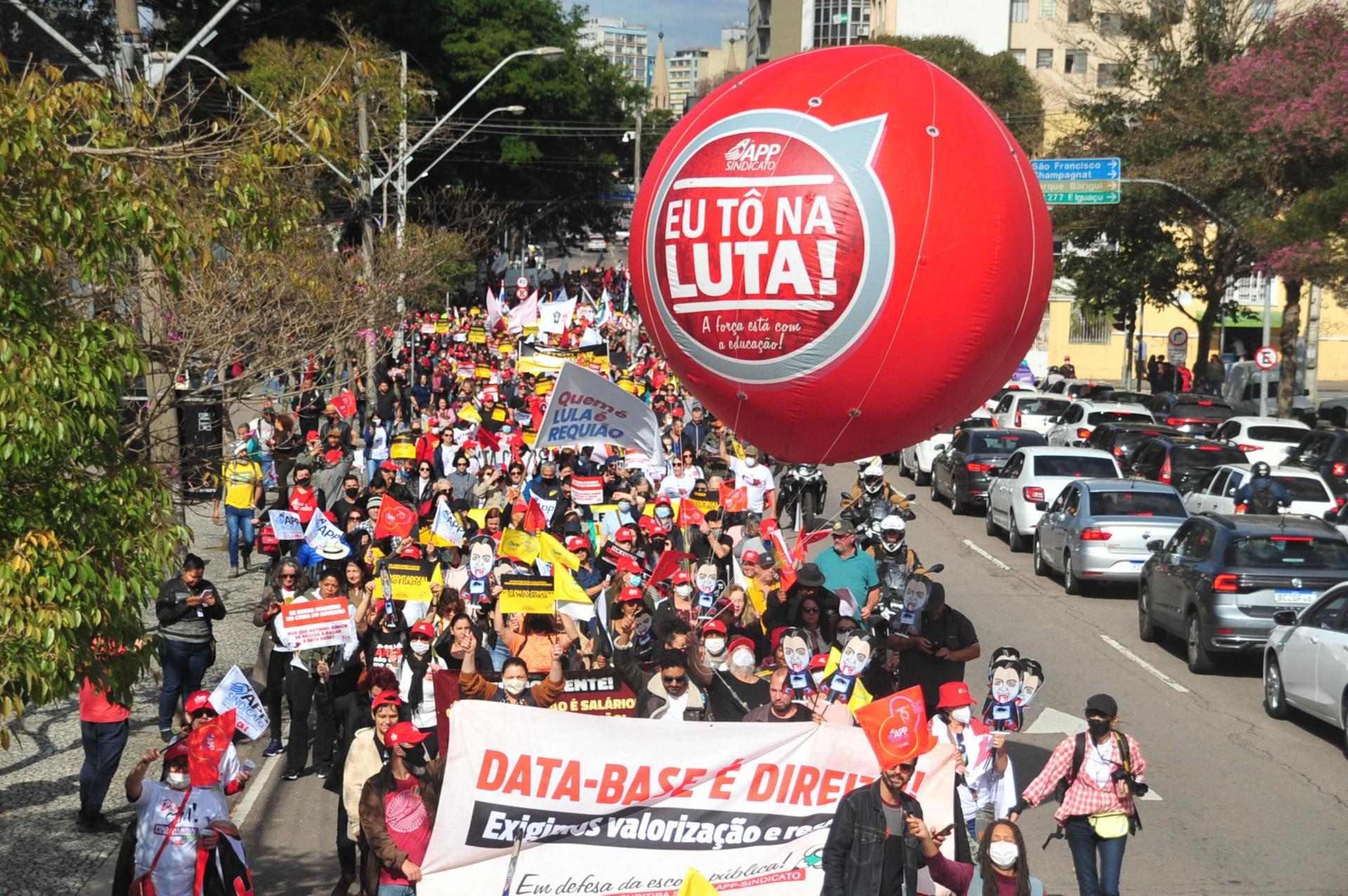 Perdas salariais e desmonte da Educação motivam novo manifesto pela data-base