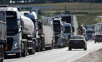 Líderes caminhoneiros divergem sobre greve, mas mantêm críticas a voucher